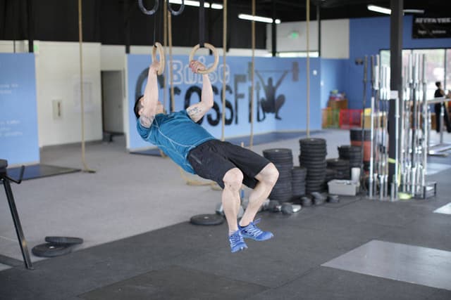 Kipping Muscle Up - view 2