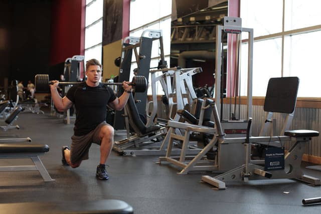 Barbell Walking Lunge - view 2