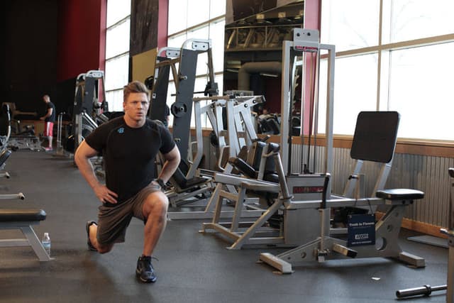 Bodyweight Walking Lunge - view 2