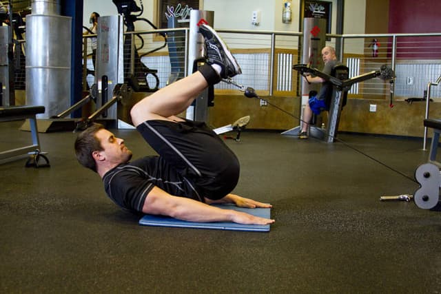 Cable Reverse Crunch