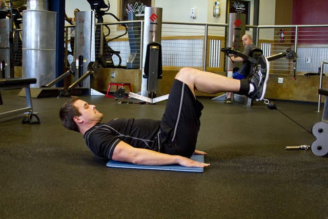 Cable Reverse Crunch - view 2