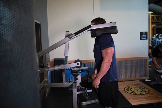 Calf-Machine Shoulder Shrug - view 2