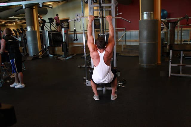 Close-Grip Front Lat Pulldown
