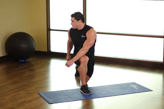 Crossover Reverse Lunge - view 2