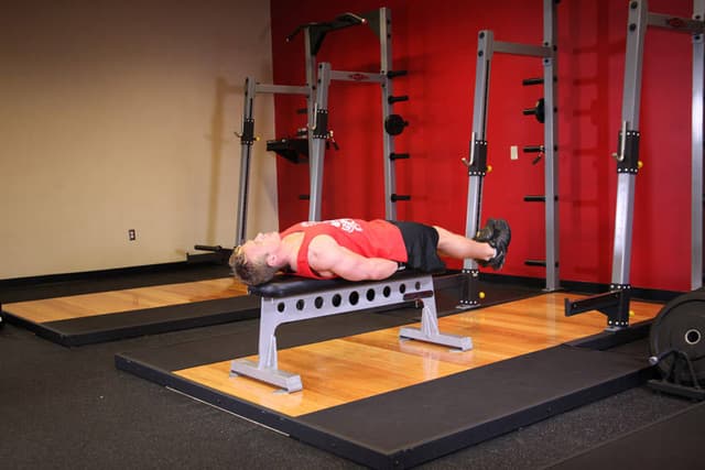 Flat Bench Lying Leg Raise