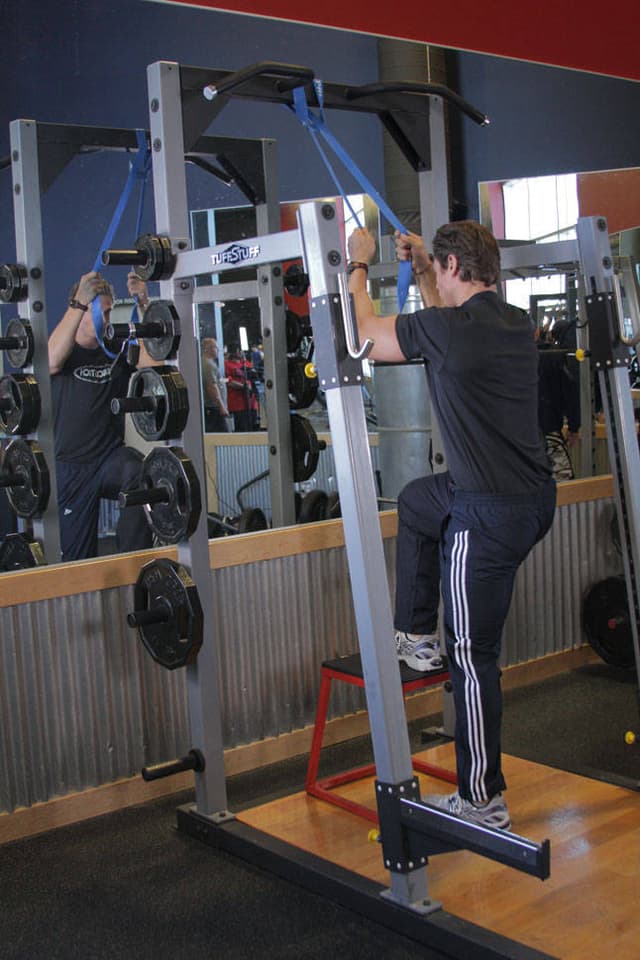 Single-Leg High Box Squat - view 2