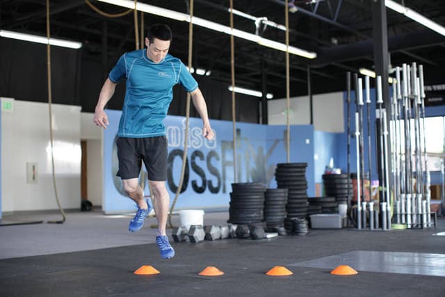 Single-Leg Lateral Hop - view 2