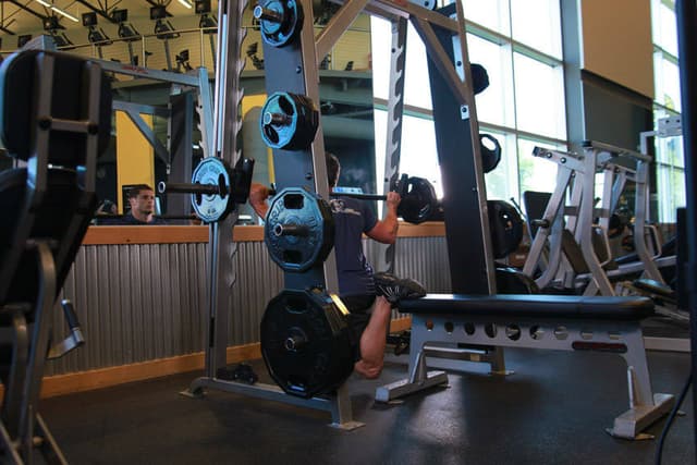 Smith Single-Leg Split Squat - view 2