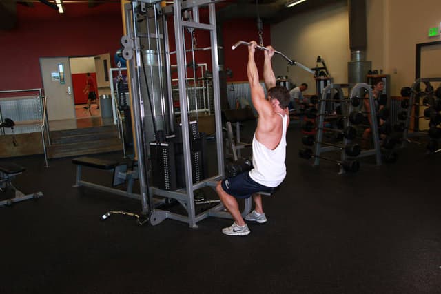 Underhand Cable Pulldowns